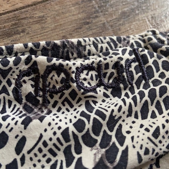 Women’s RIPCURL scrunched swimsuit bottoms. - Picture 5 of 5